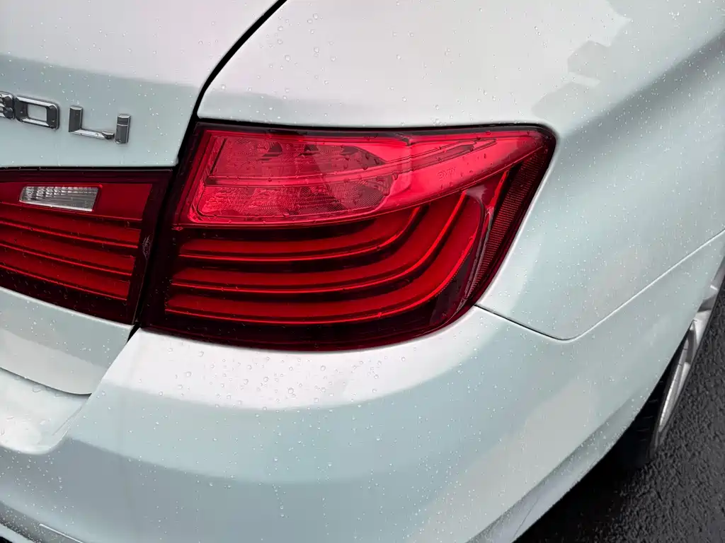 BMW 5 Series 2014 — фото 10