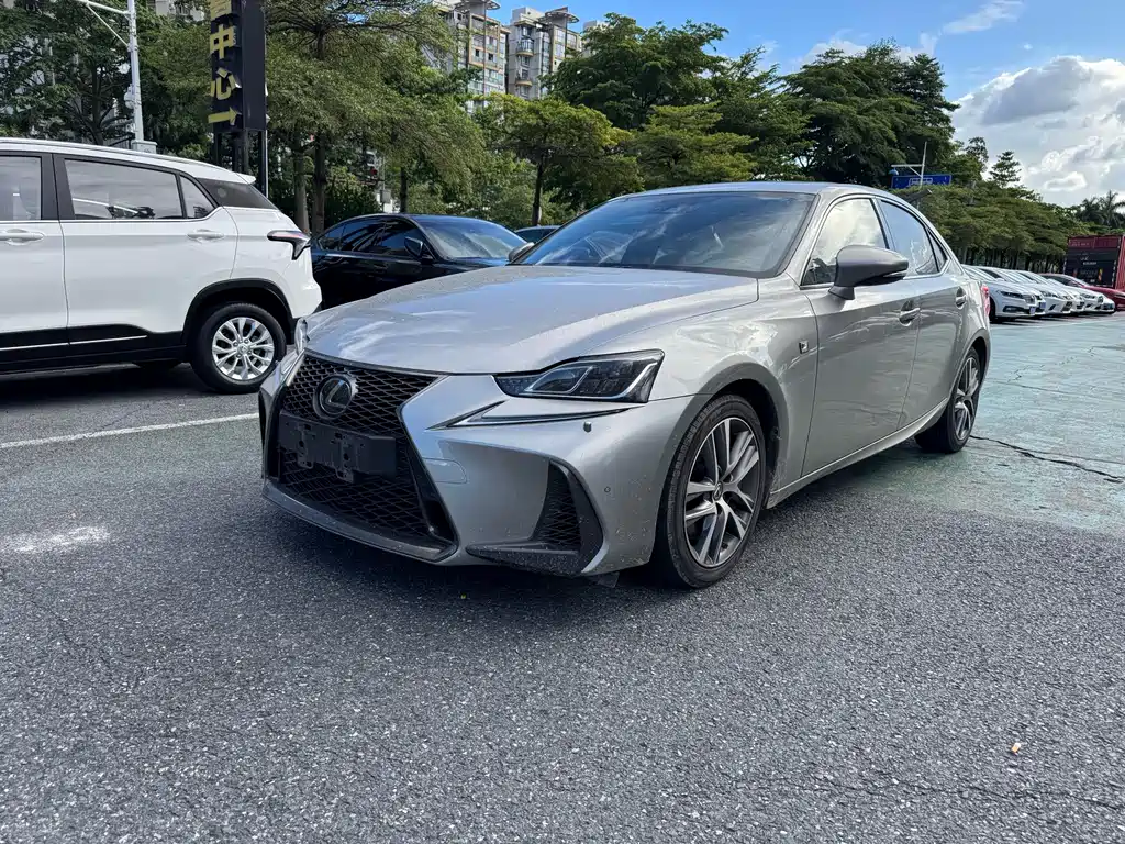 Lexus IS 2018