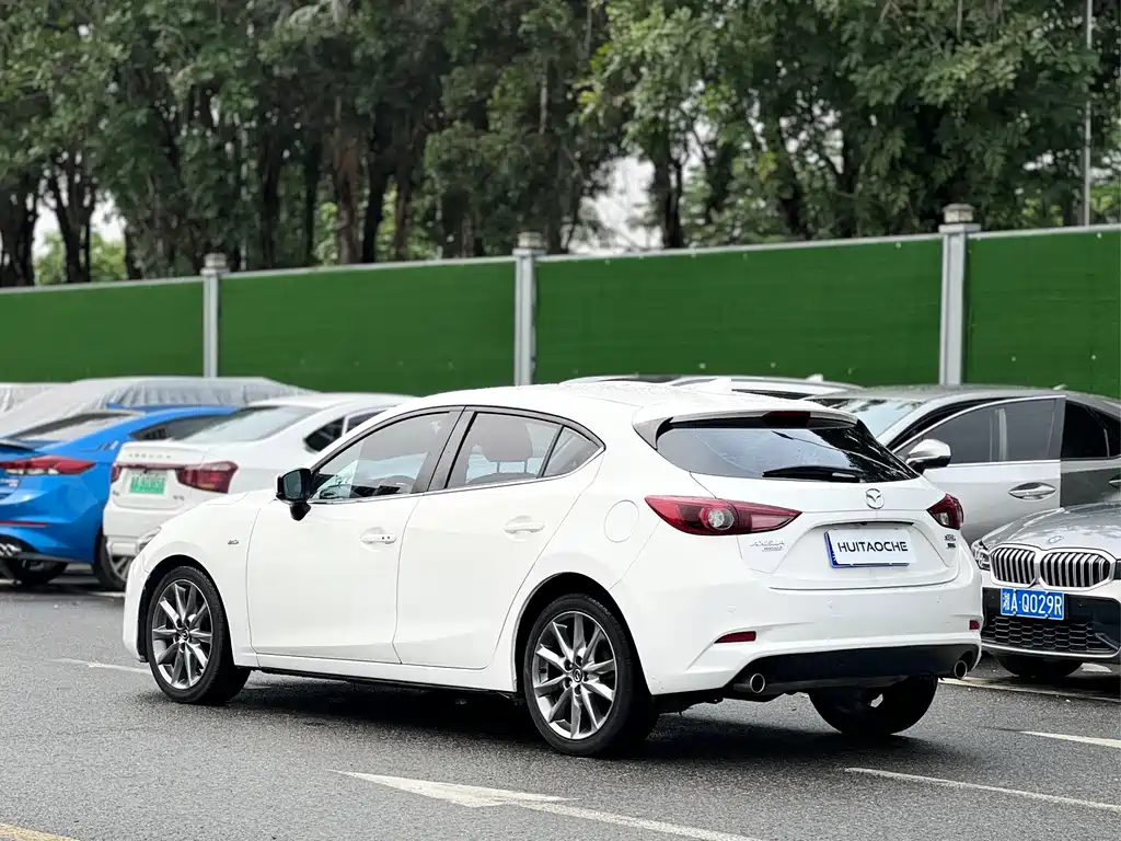 Mazda 3 Axela 2017 — фото 12