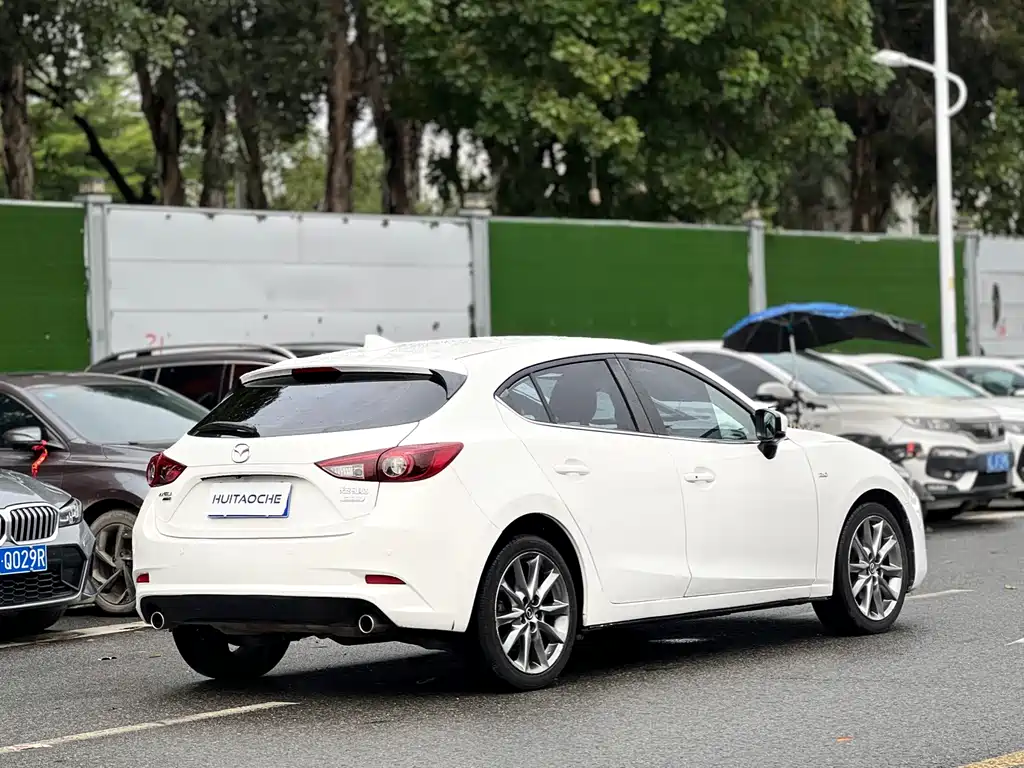 Mazda 3 Axela 2017 — фото 14