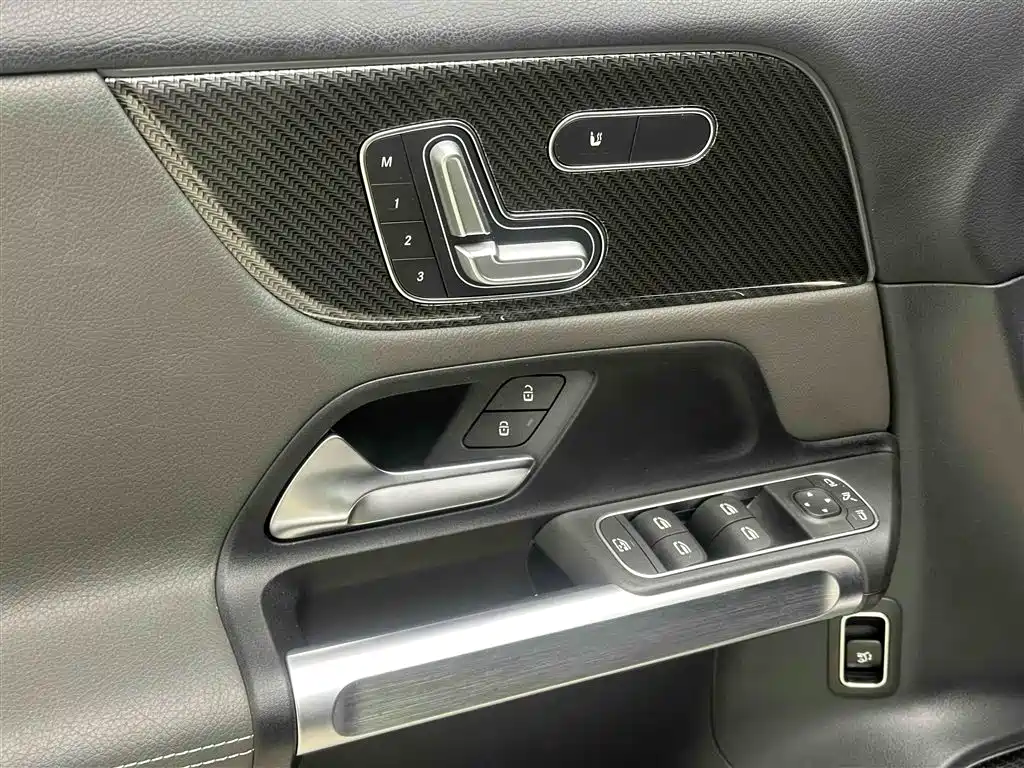 Mercedes-Benz GLB AMG 2023 — фото 11