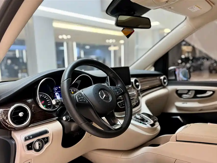 Mercedes-Benz V-Class 2020 — фото 23