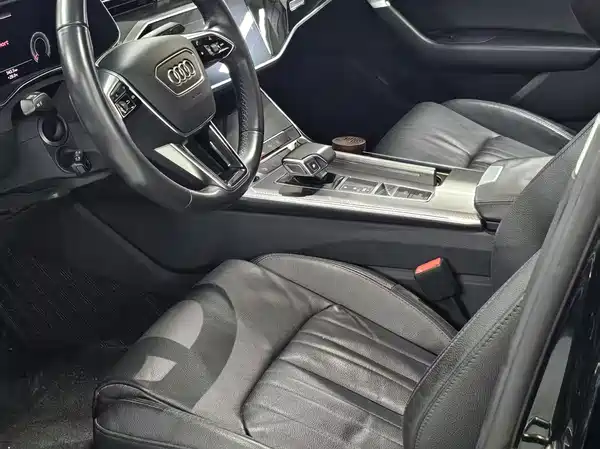 Audi A6L 2022