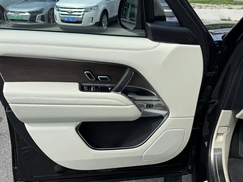 Land Rover Range Rover 2025 — фото 10