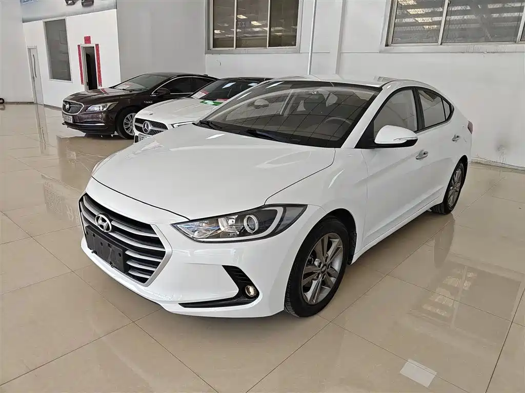 Hyundai Elantra 2018 — фото 2