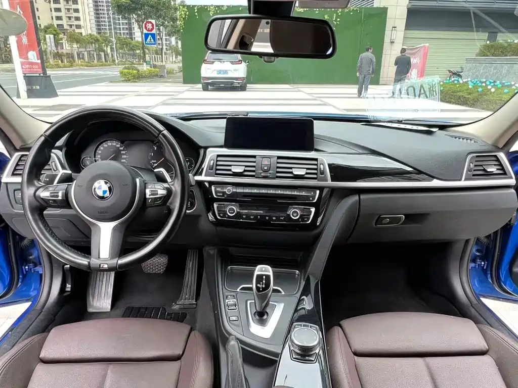 BMW 3 Series 2019 — фото 9