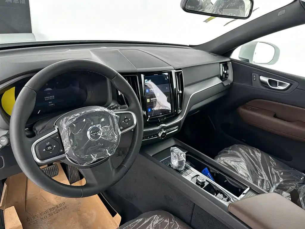 Volvo XC60 — фото 3