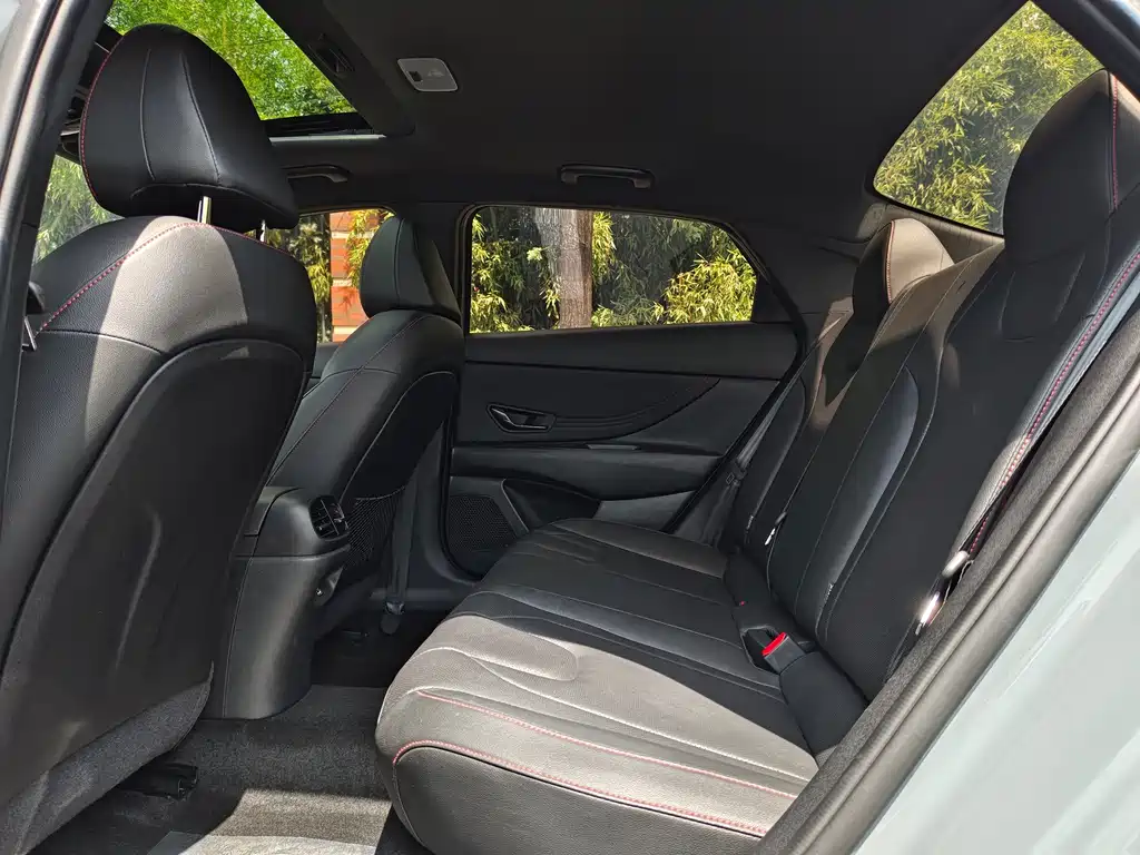 Hyundai Elantra 2023 — фото 24