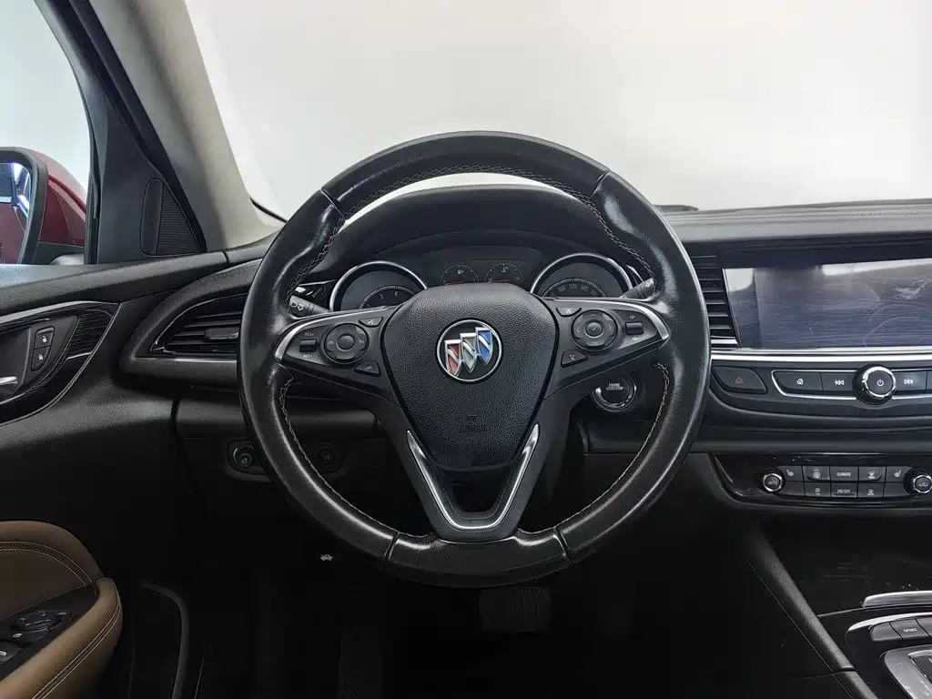 Buick Regal 2018 — фото 11