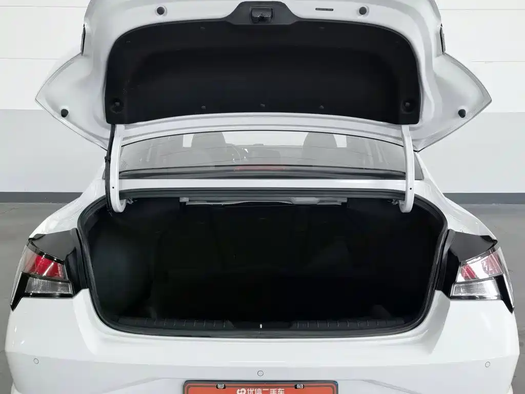Hyundai Elantra 2022 — фото 16