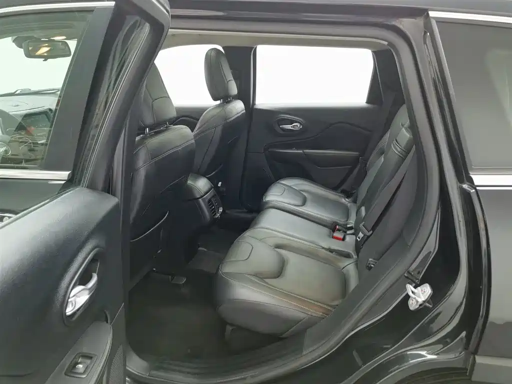 Jeep Cherokee 2015 — фото 15
