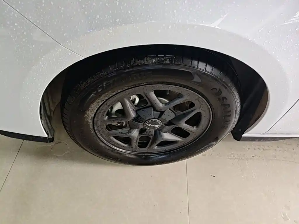 BYD Seal 05 DM-i 2025 — фото 23