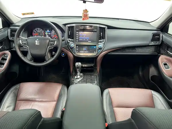 Toyota Crown 2018