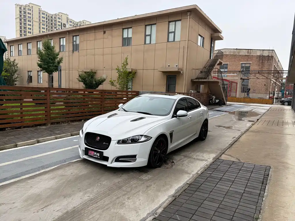 Jaguar XF 2014 — фото 1