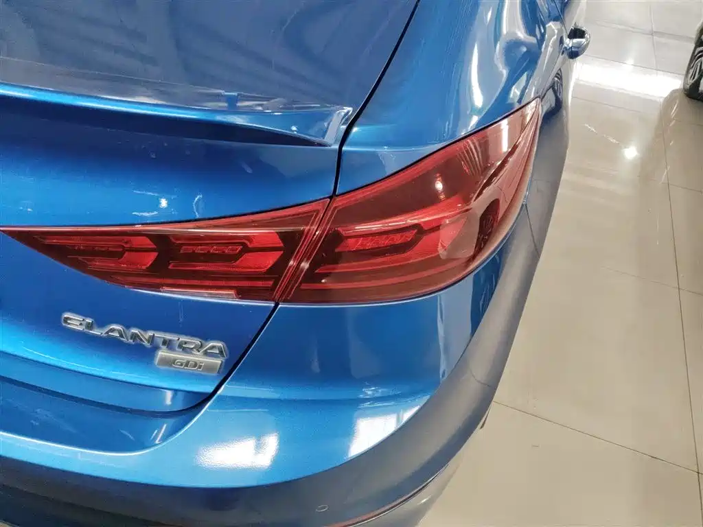 Hyundai Elantra 2016 — фото 8