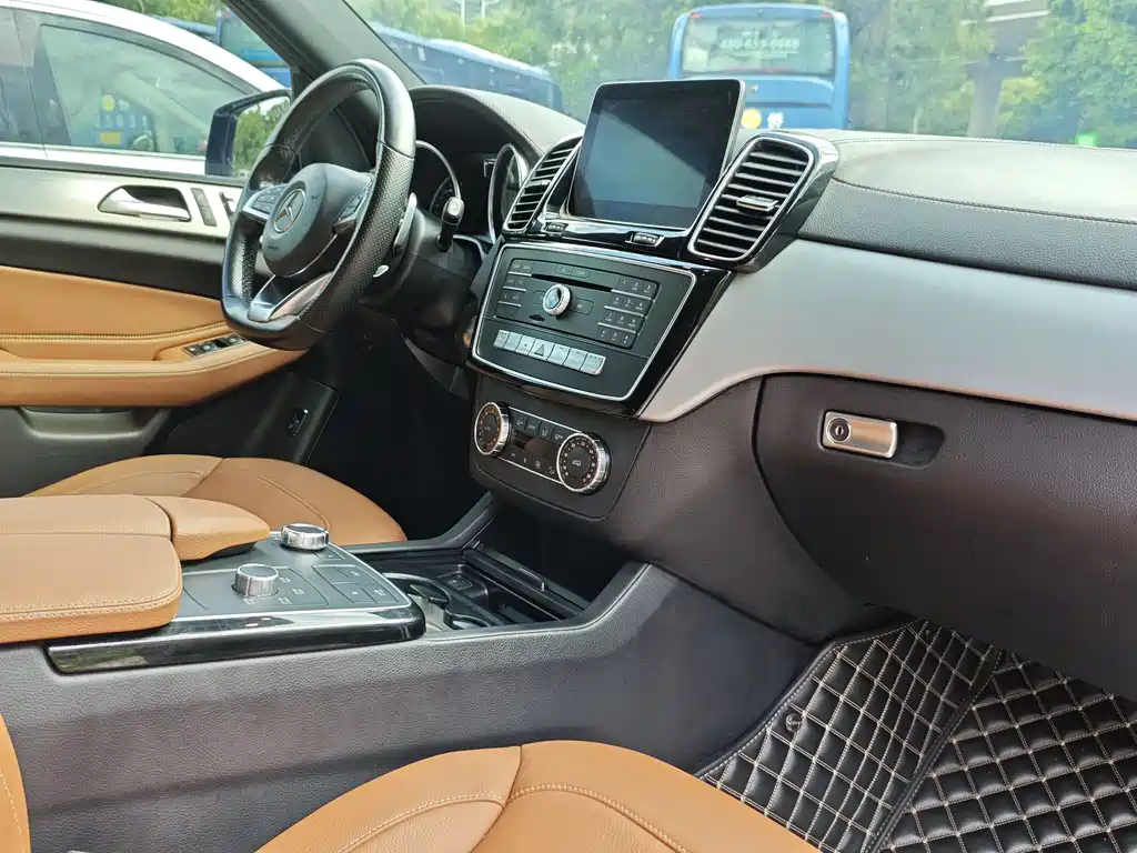 Mercedes-Benz GLE AMG 2019 — фото 10