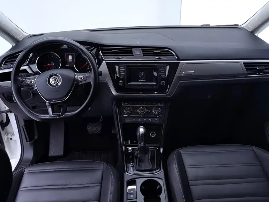 Volkswagen Touran 2017 — фото 12