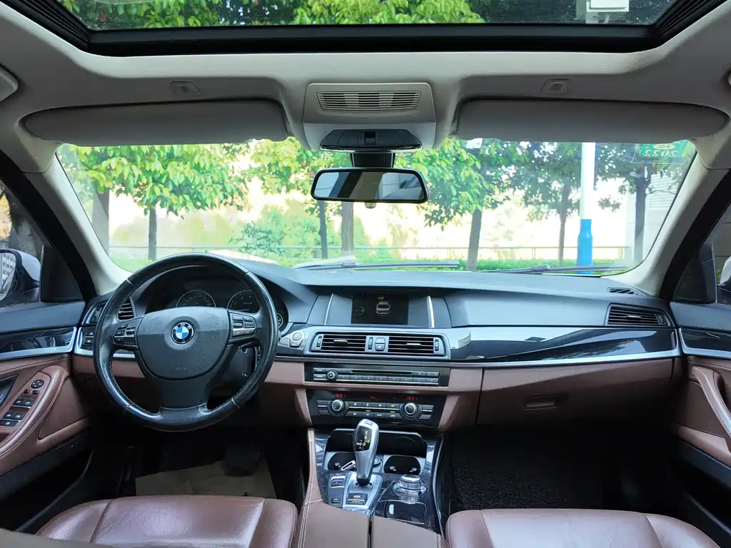 BMW 5 Series 2014 — фото 11