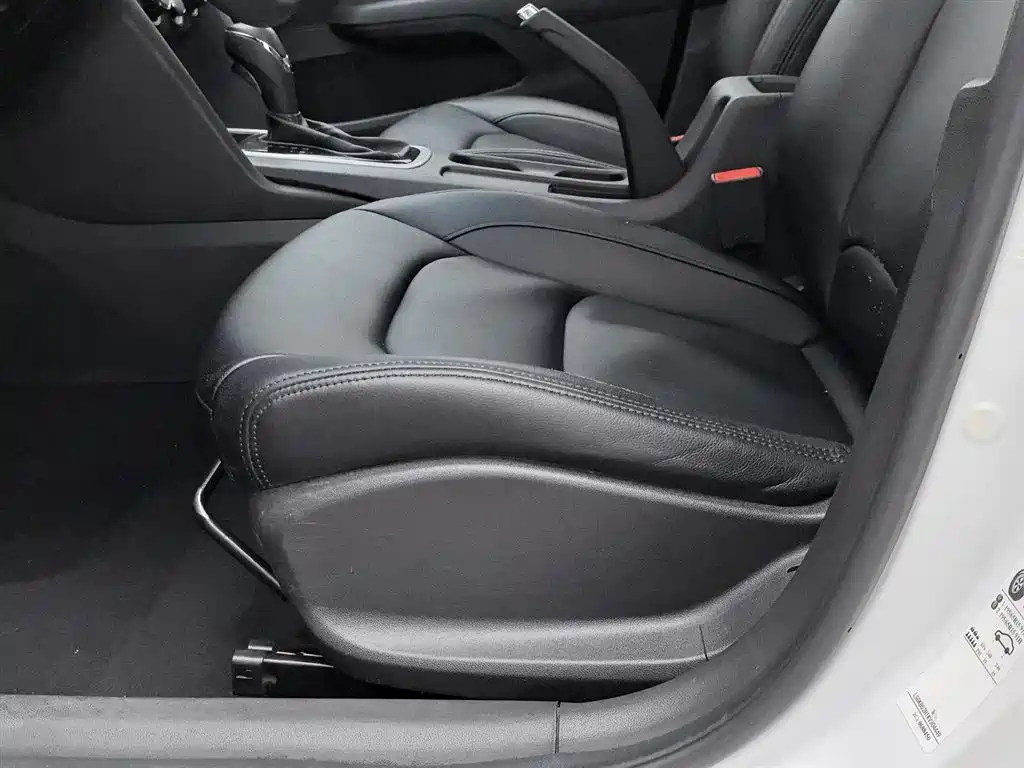 Chevrolet Cavalier 2019 — фото 20