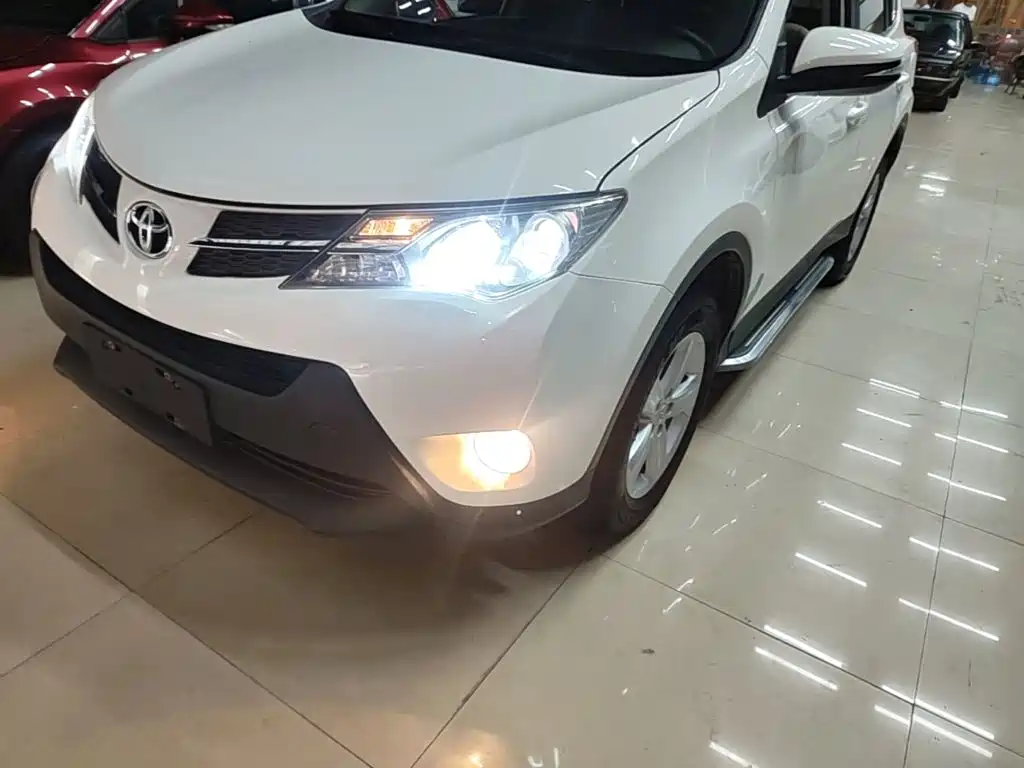 Toyota RAV4 2015 — фото 24