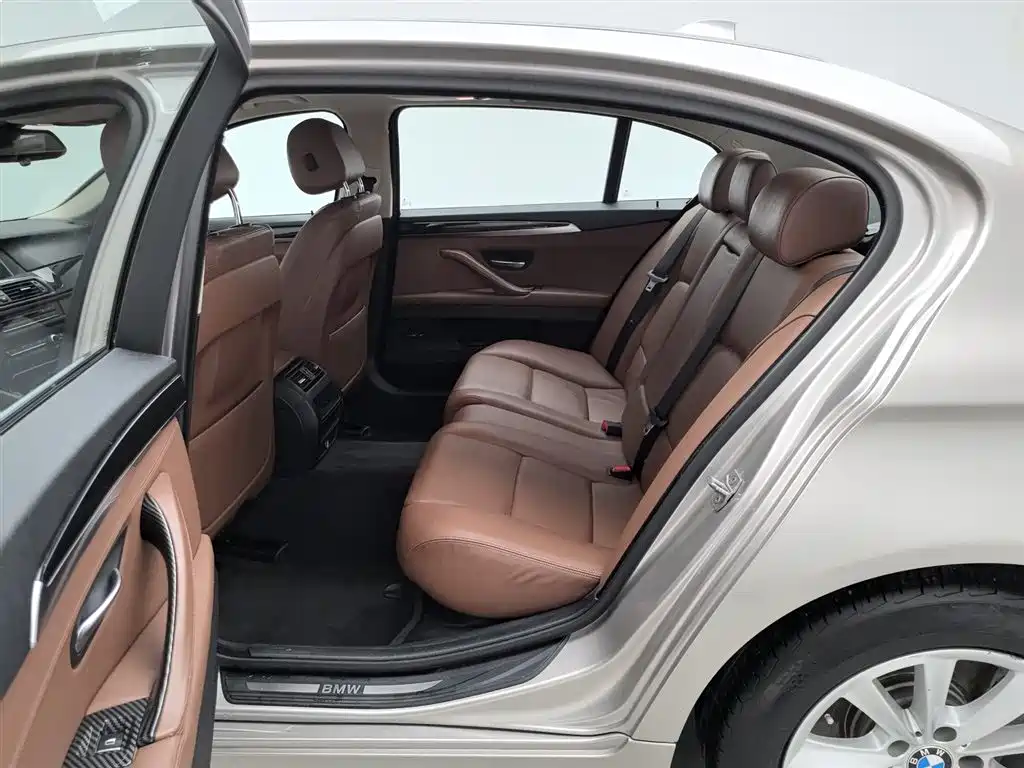 BMW 5 Series 2016 — фото 15