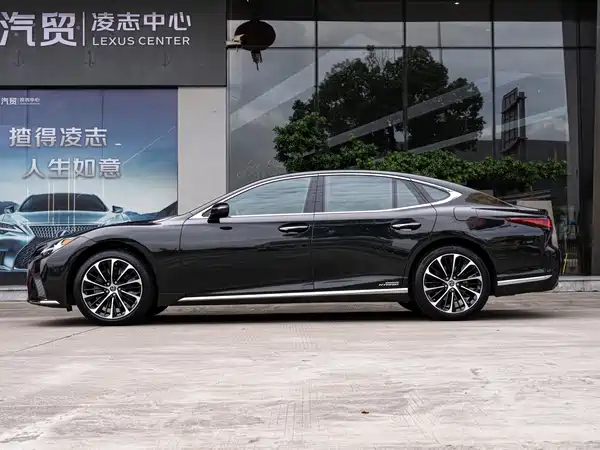 Lexus LS 2022