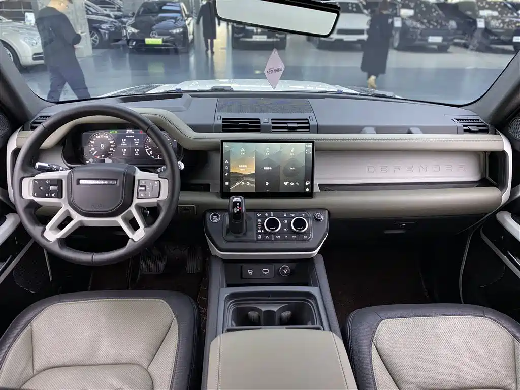 Land Rover Defender 2022 — фото 9