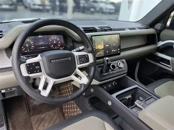 Land Rover Defender 2022
