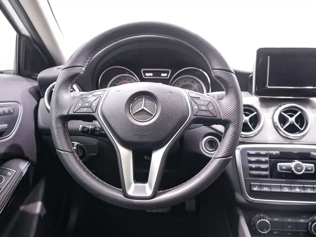 Mercedes-Benz GLA 2015 — фото 23