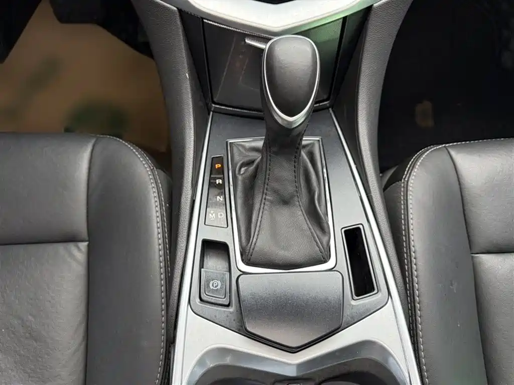 Cadillac SRX 2016 — фото 15