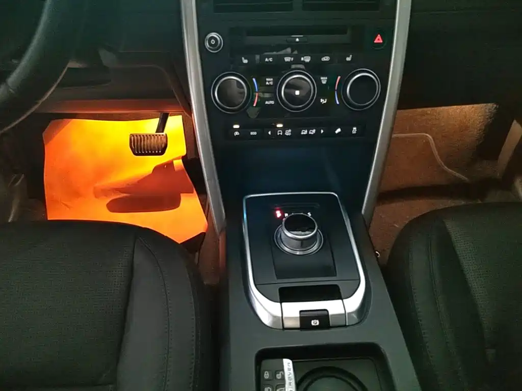 Land Rover Discovery Sport 2017 — фото 14