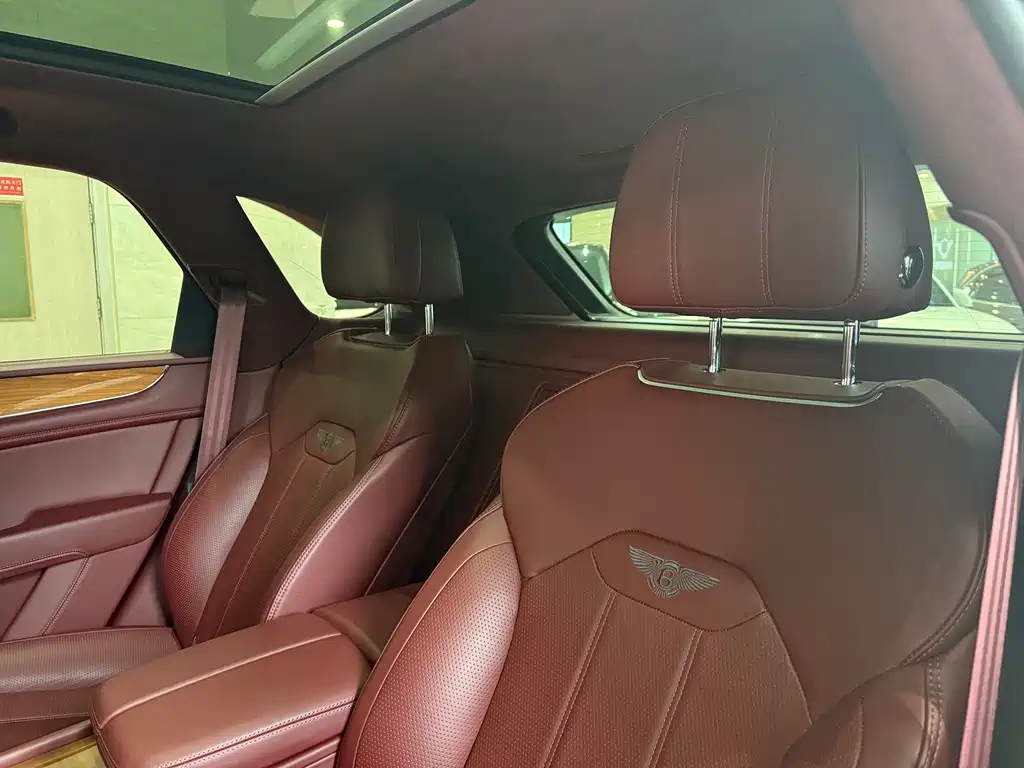 Bentley Bentayga 2021 — фото 18