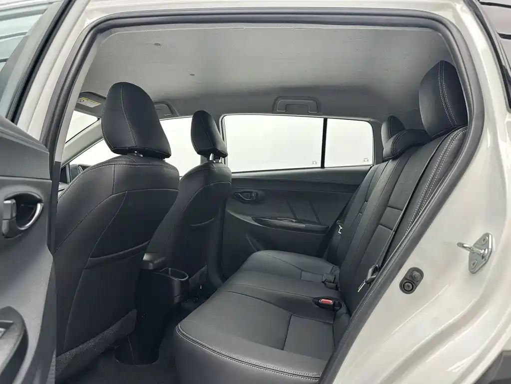 Toyota Yaris L 2023 — фото 6