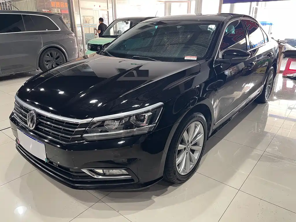 Volkswagen Passat 2018 — фото 1