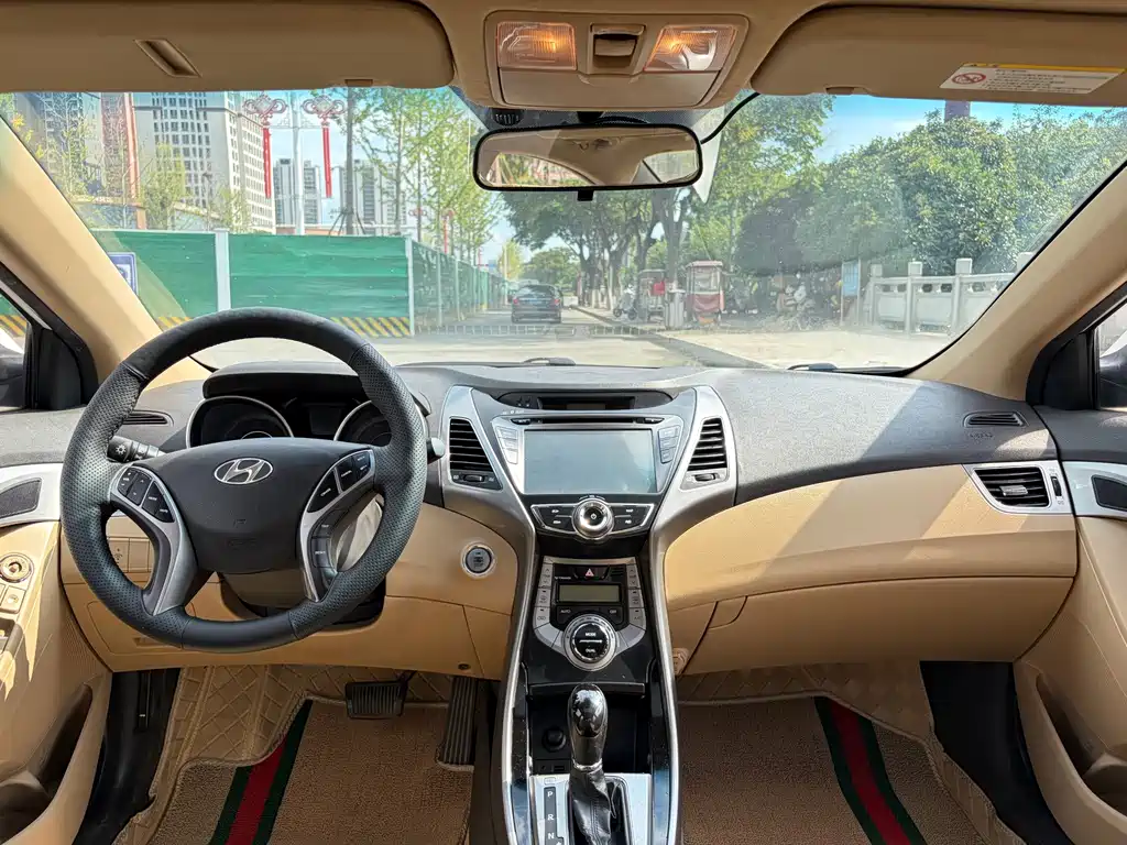 Hyundai Elantra 2013