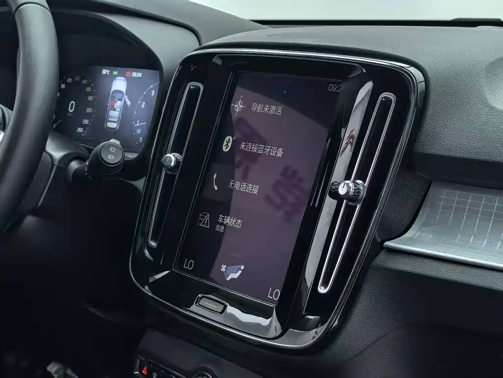 Volvo XC40 2018 — фото 20