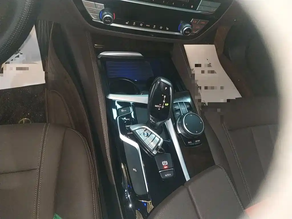 BMW 5 Series 2019 — фото 14