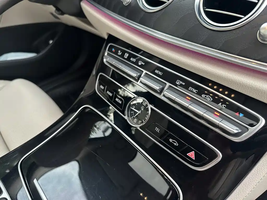 Mercedes-Benz E-Class 2017 — фото 10