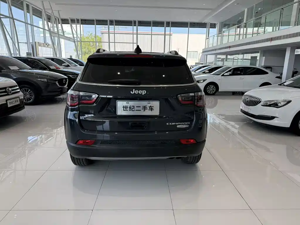 Jeep Compass 2018 — фото 14