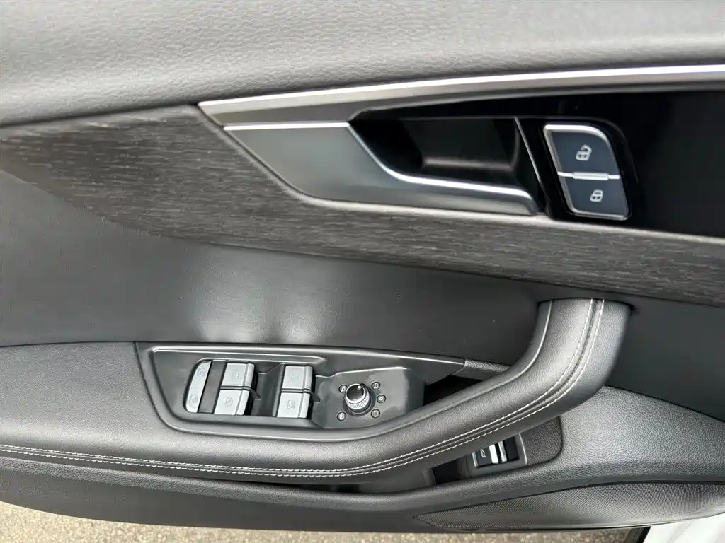 Audi A4L 2024 — фото 11