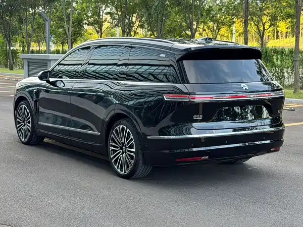 NIO ES8 2025