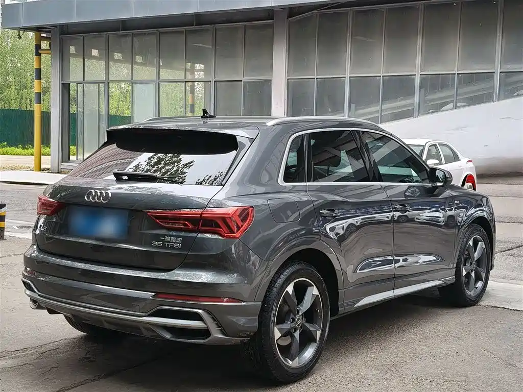 Audi Q3 2021 — фото 21