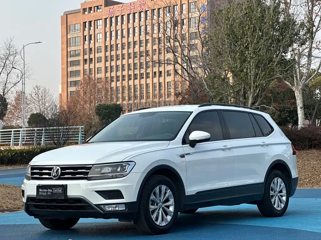 Volkswagen Tiguan L 2018 — фото 1