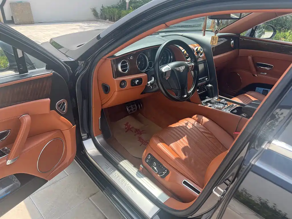 Bentley Flying Spur 2018 — фото 10