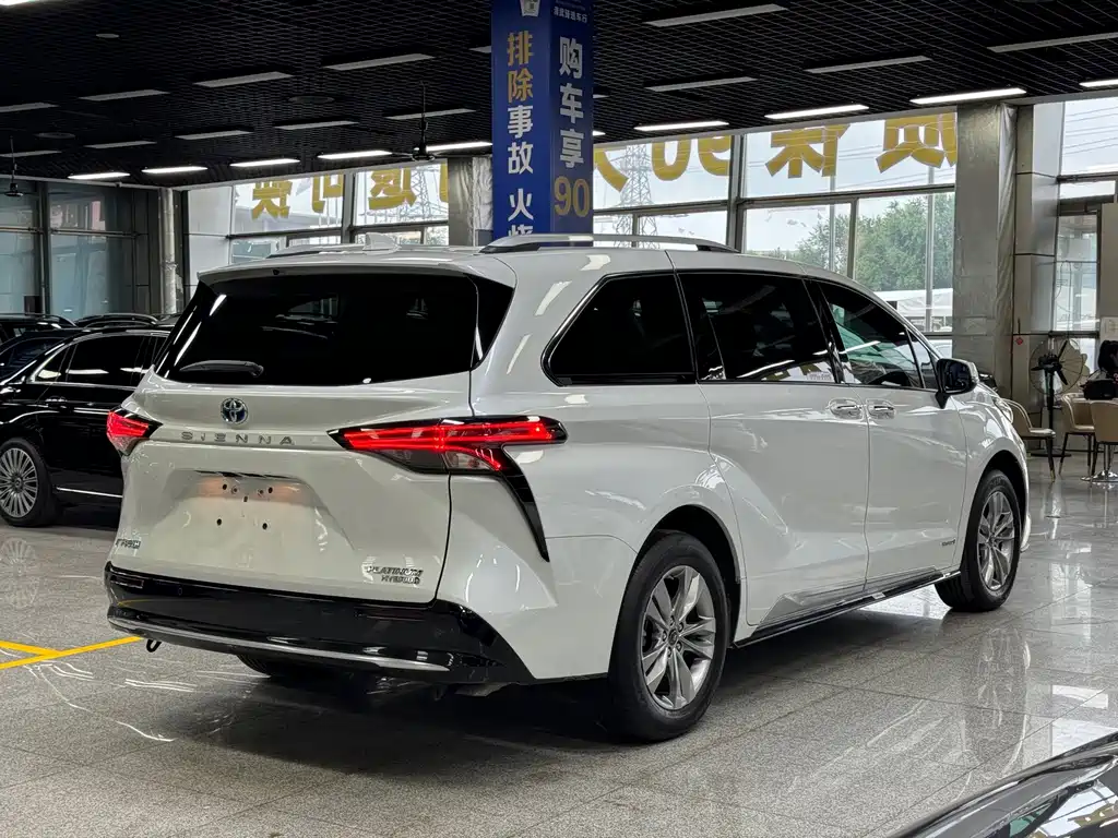 Toyota Sienna 2023 — фото 15
