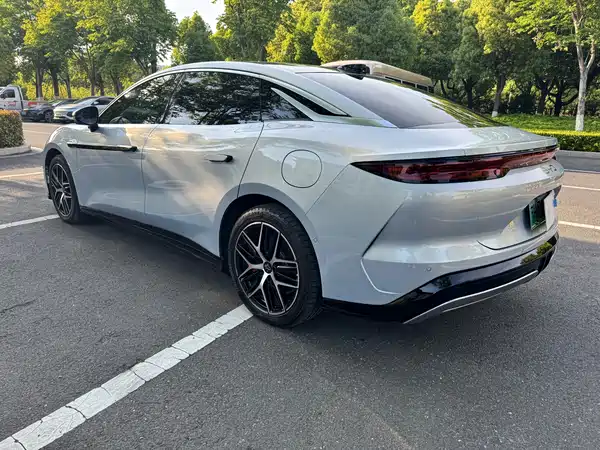 BYD Han L 2025