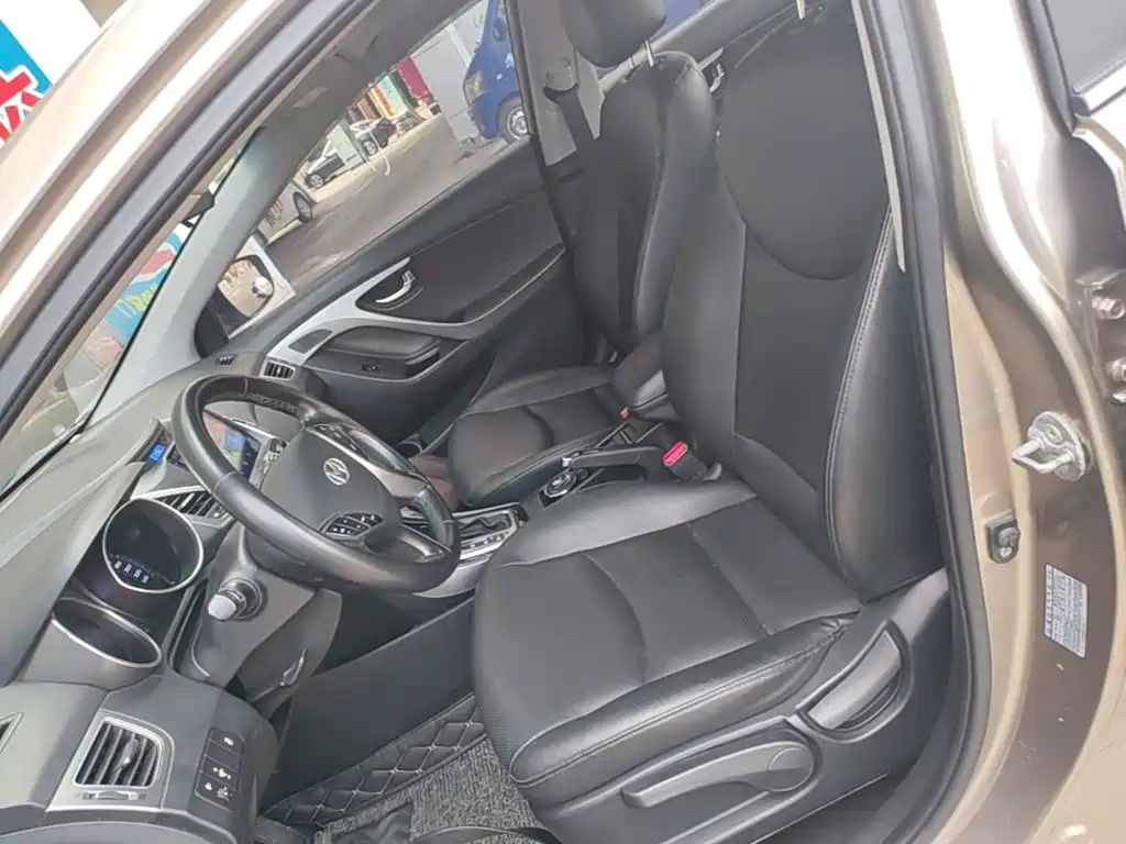 Hyundai Elantra 2015 — фото 15