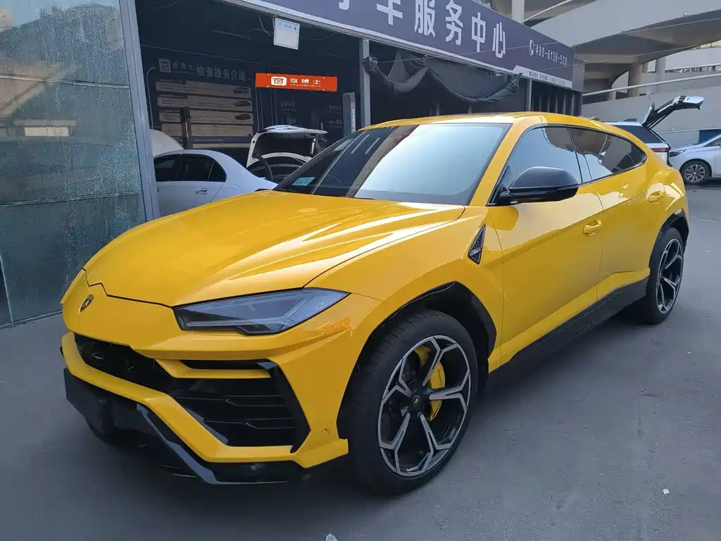 Lamborghini Urus 2023 — фото 8