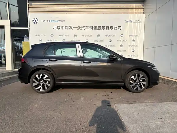 Volkswagen Golf 2025