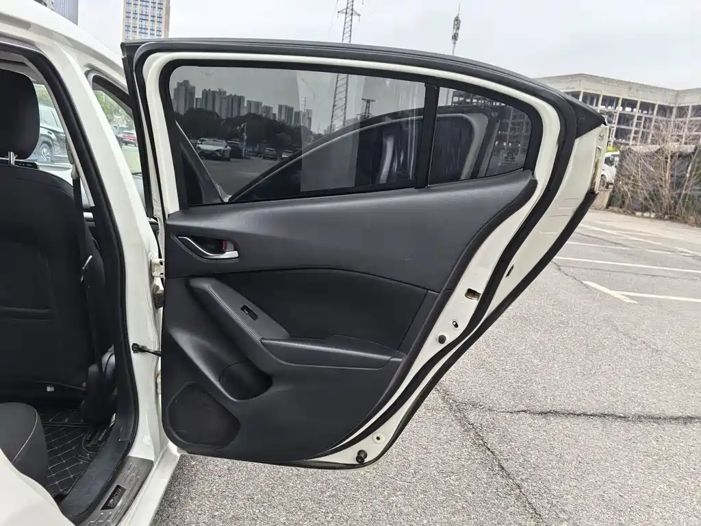 Mazda 3 Axela 2017 — фото 14